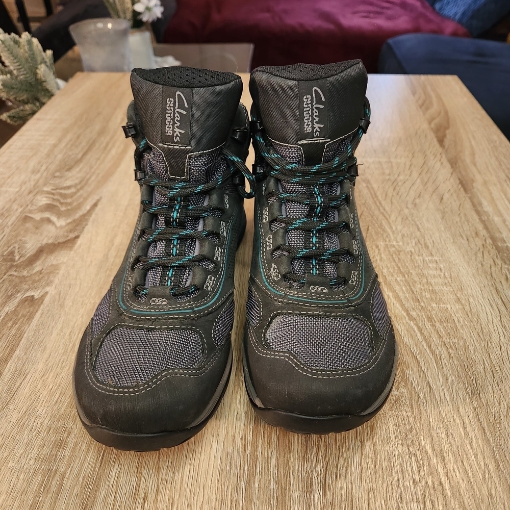 Clarks Women's Black and Teal Winter Boots
